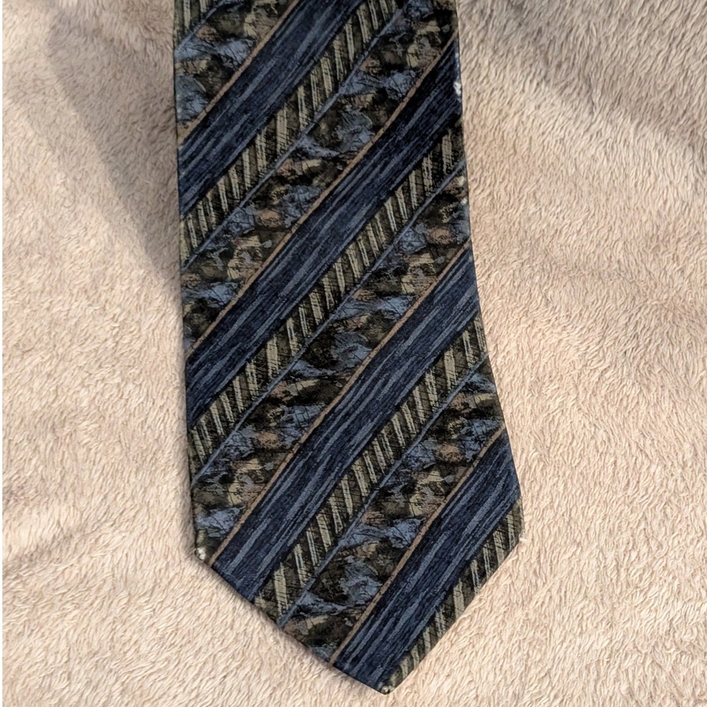 Briar Tie Silk Abstract Diagonal Stripe Blue Gray Made in USA Vintage Classic